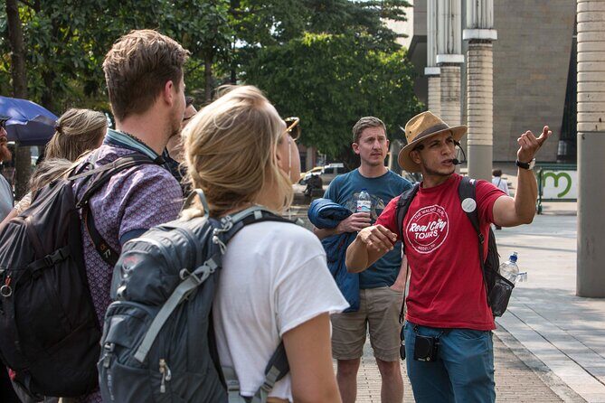 Medellin Historic Walking Tour with Bilingual Guide - Analyzing the Value and Experience