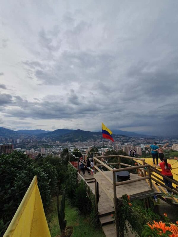 Medellin: Luxury and Private City Tour in French - An Inside Look at This Medellin Luxury Tour