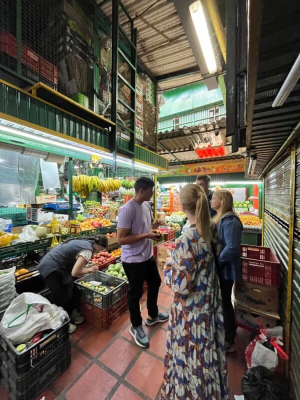 Medellín Multi-sensory Tour in the market, +15 Exotic Fruits - Key Points