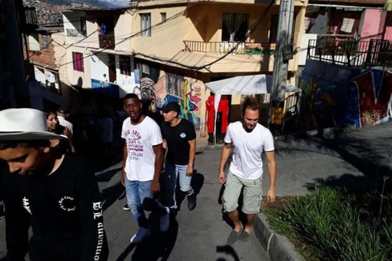 Medellín: Pablo Escobar tour w C13, barrio PE, museum 10 hrs - FAQs