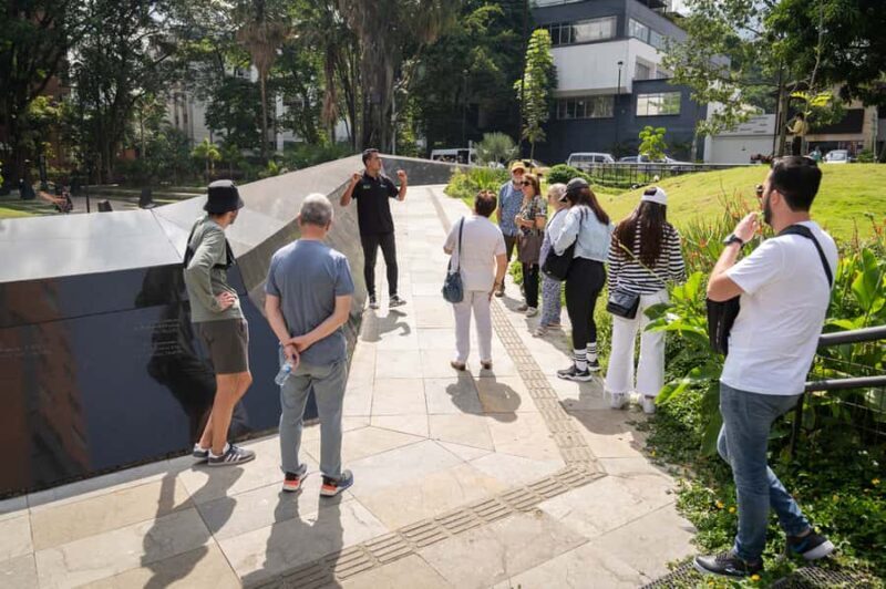 Medellín: Pablo Escobar Tour with Guide and Transportation - Detailed Review of the Pablo Escobar Tour in Medellín