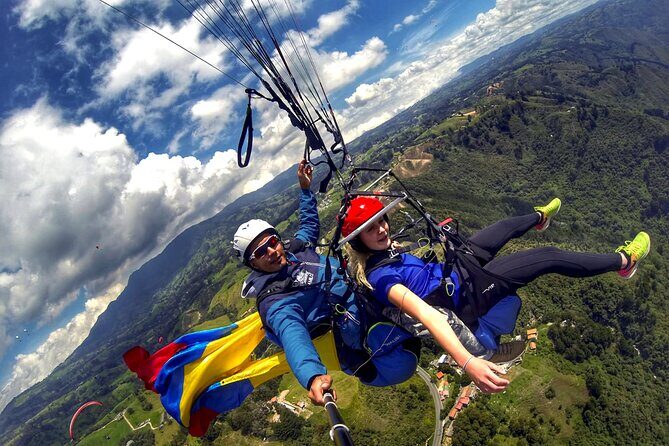 Medellín: Paragliding in the Colombian Andes - An In-Depth Look at the Paragliding Tour in Medellín