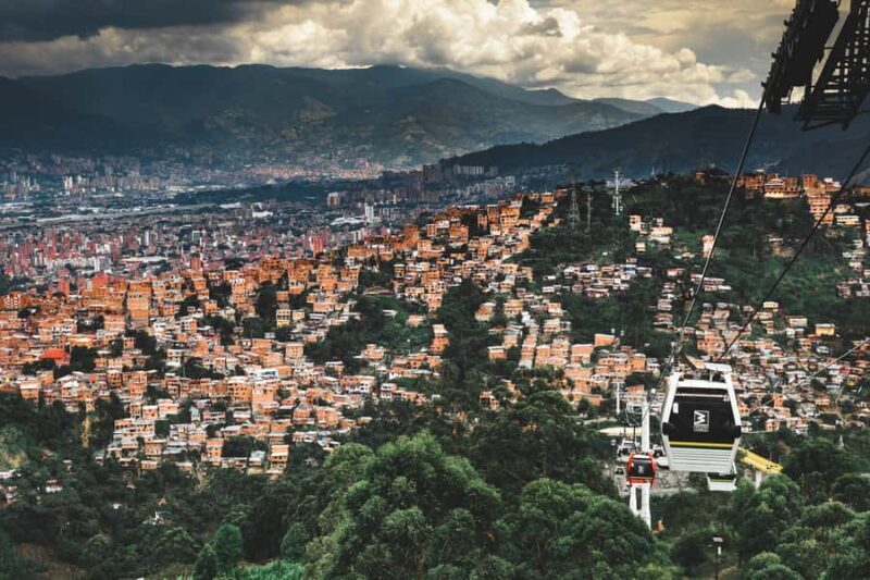 Medellín: Private City Tour with Metrocable and Comuna 13 - Key Points