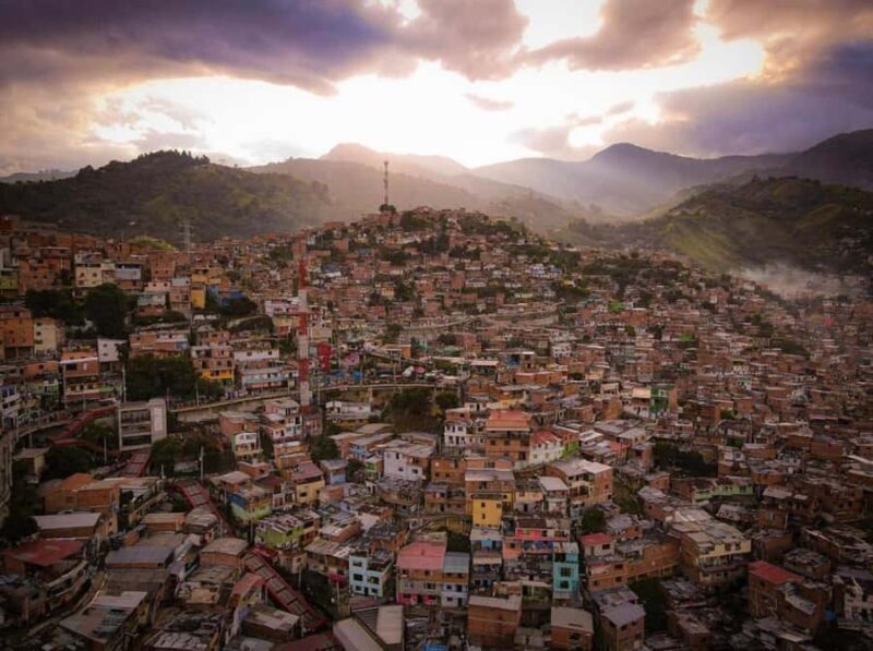 Medellín: PRIVATE MEDELLÍN CITY TOUR + COMUNA 13! - Key Points