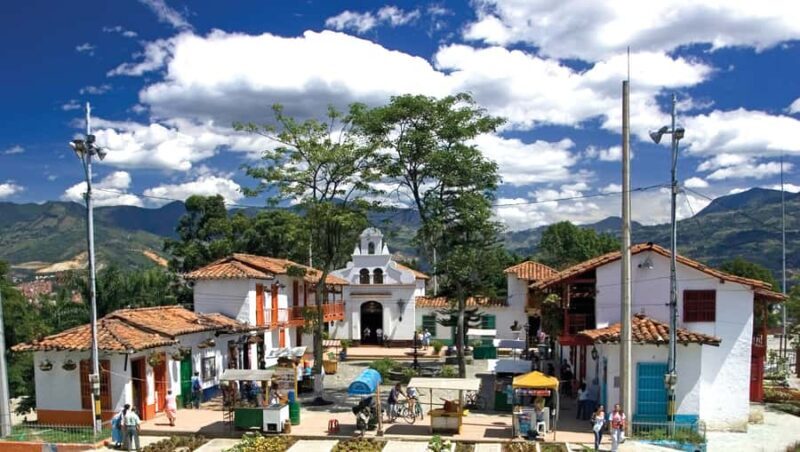 Medellín: Private Pablo Escobar and City Tour - Transportation and Group Dynamics