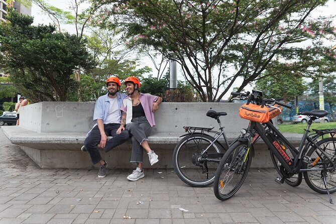 Medellín: The Essential E-bike City Tour with Typical Drink - The Ride and Group Experience
