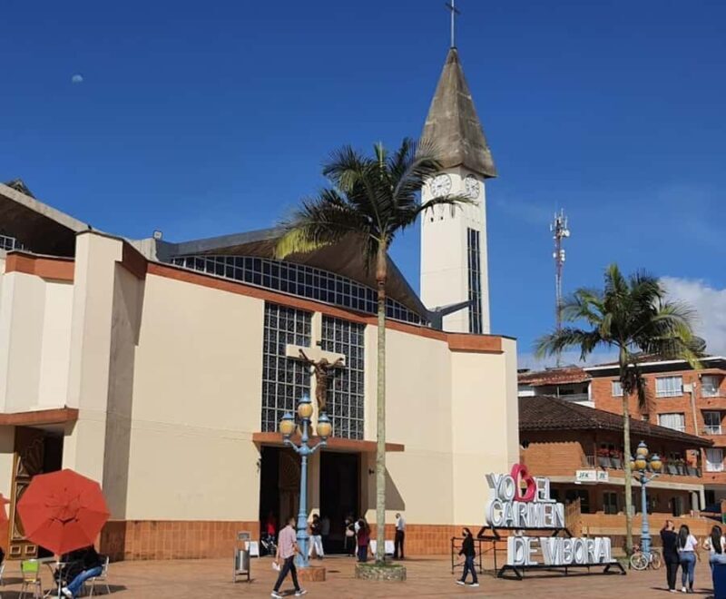 MEDELLIN: TOUR TO EL RETIRO+LA CEJA+SAN ANT PEREIRA+CARMEN VIBORAL + WATERFALLS - Authentic Experiences and Authenticity