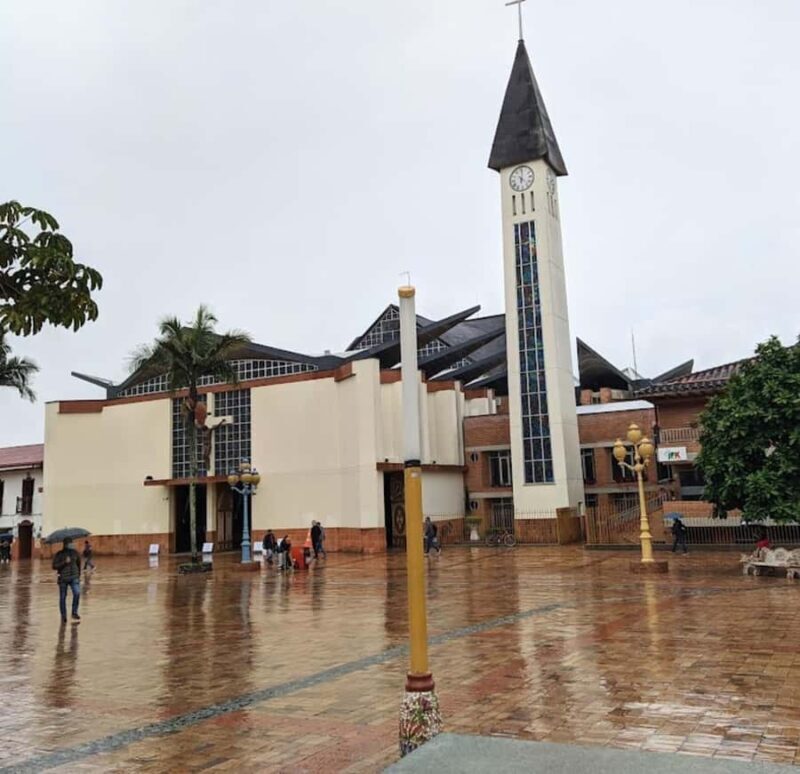 MEDELLIN: TOUR TO EL RETIRO+LA CEJA+SAN ANT PEREIRA+CARMEN VIBORAL + WATERFALLS - The Sum Up