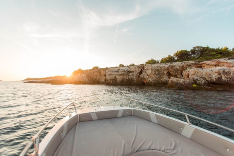Medulin: Sunset on Speedboat with Lighthouse and Wine - A Closer Look at the Experience