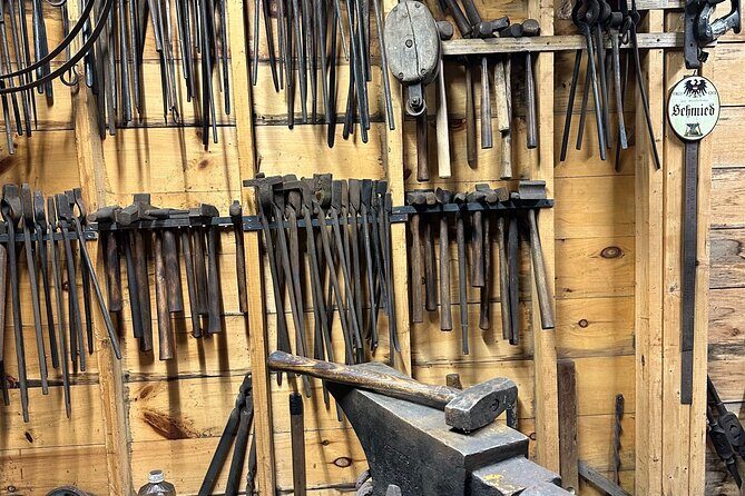 Meet a Working Blacksmith in a Colonial Town - Key Points
