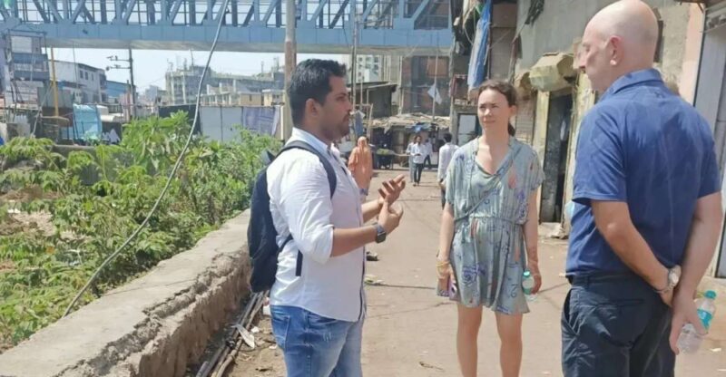 Meet Dabbawala Visit Dhobi Ghat & Dharavi slum with Train - Key Points