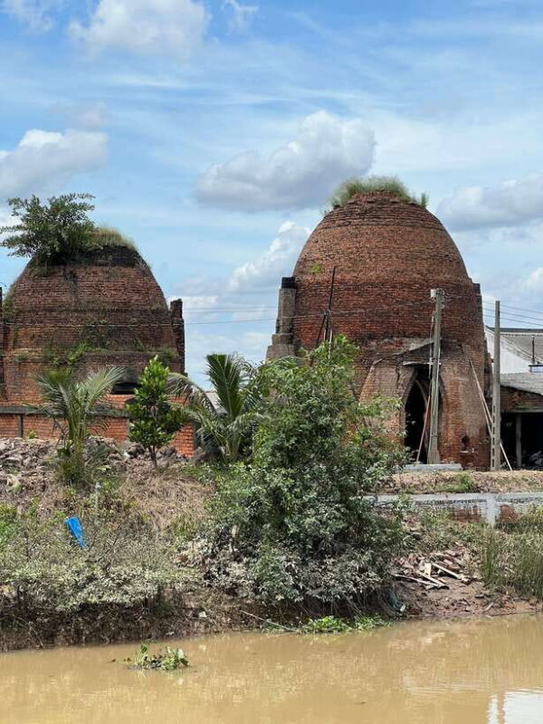 Mekong Delta 2 Day Tour With Pottery Village Floating Market - In-Depth Look at the Experience