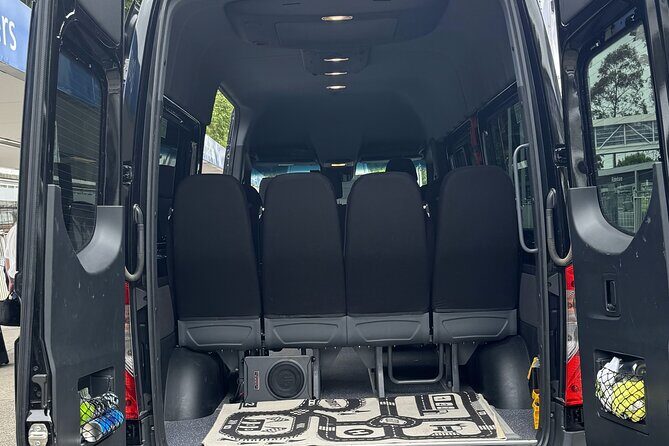 MEL Airport Transfer to Melbourne CBD Private Van Hire - The Booking Experience and Flexibility