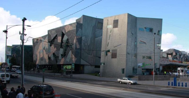 Melbourne 3-Hour Small Group Tour with Beach Boxes - Key Points