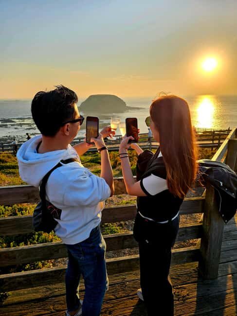 Melbourne: Boutique Phillip Island Wine, Dine & Penguin Tour - Key Points