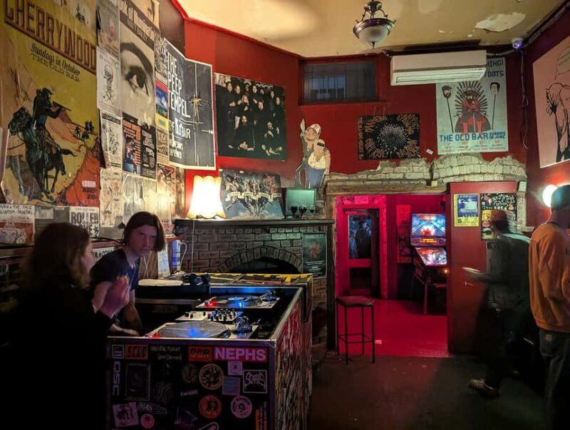 Melbourne Music Venue Pub Crawl with History + 2 Free Drinks - Key Points