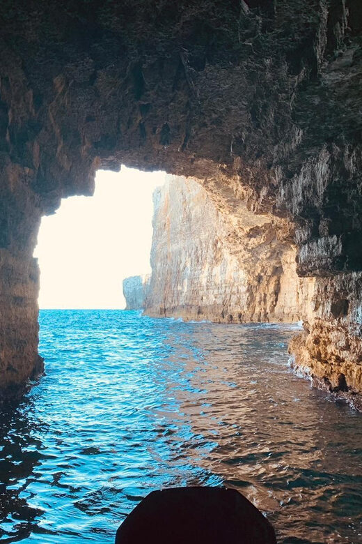 Mellieha: 3:00pm Speedboat round Comino Caves 2h Blue Lagoon - Key Points