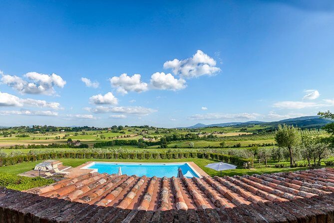 Menu with a View in the enchantment of the Tuscan hills - Key Points