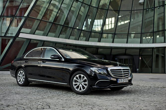 Mercedes E Class black cab Kraków - Key Points