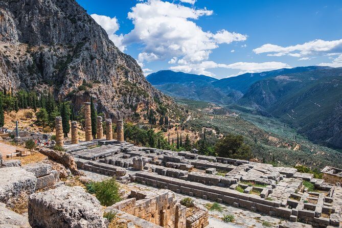 Mercedes Private Tour from Athens to Delphi and Arachova - Key Points