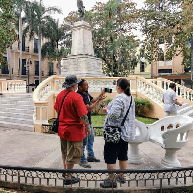 Mérida Walking Tour with Drink & Snacks - Exploring Mérida on Foot: A Guided Tour with Flavors and Stories
