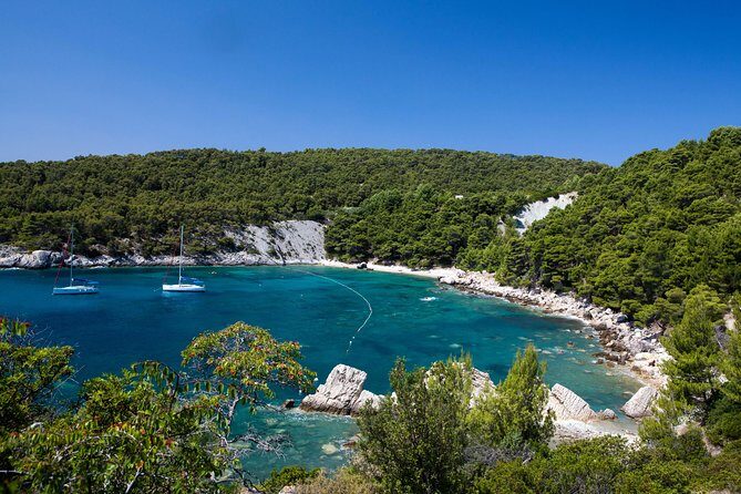 Mesmerizing Hvar speed boat tour with optional wine tasting - An Exciting Alternative to Larger Tourist Cruises