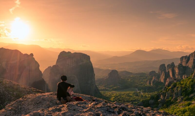 Meteora: Guided Sunset Tour with Monasteries and Caves Visit - Key Points