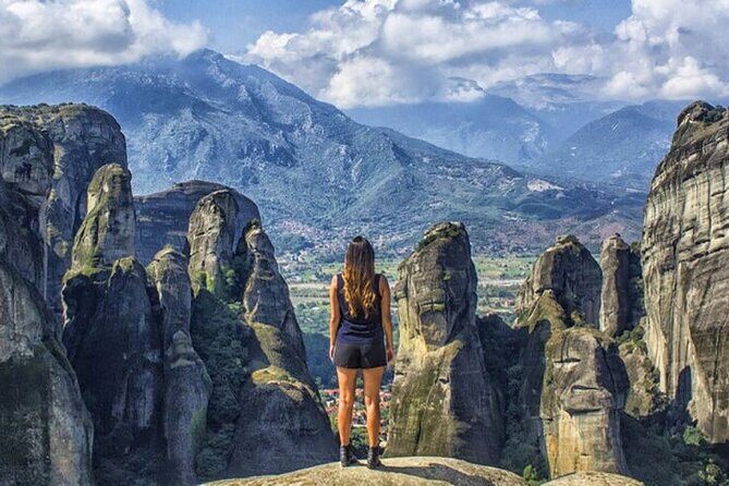 Meteora Highlights in Spanish - Train to Train Tour - Local Agency - What to Expect During the Tour