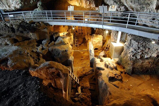 Meteora, monasteries, Theopetra cave 130000bc & 300 battlefield - Key Points