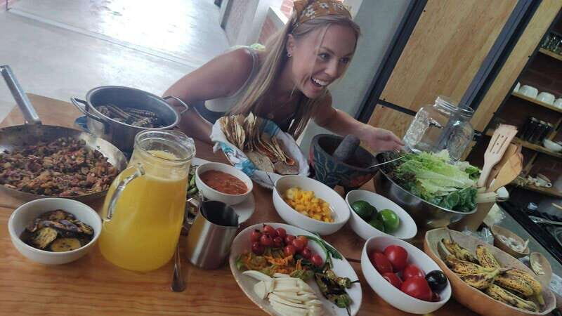 Mexico: Salsa Making Class in a Market with a Chef - Market Tour: A Colorful Journey for Your Senses