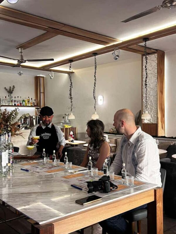 Mezcales tradicionales: Experiencia de Sabores con Historia - A Taste of Oaxaca in San Miguel de Allende: Mezcales tradicionales—Experiencia de Sabores con Historia