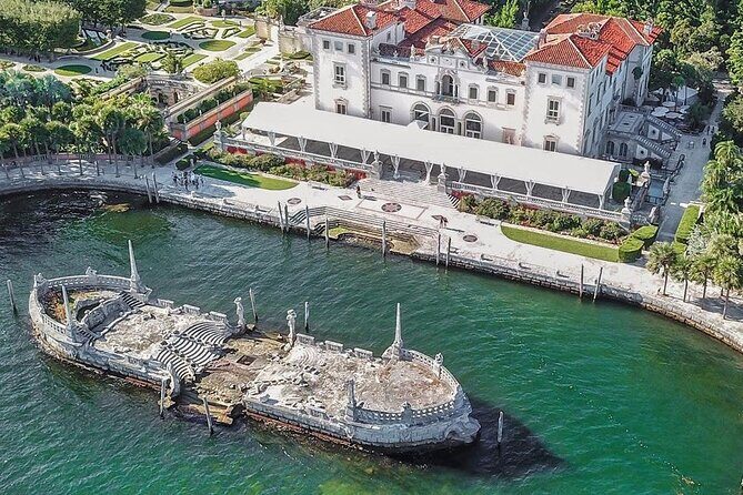 Miami Downtown Airplane Tour with Free drinks - Key Points