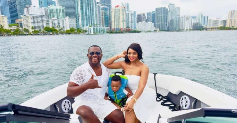 Miami: Private Boat Rental with champagne and captain - Key Points