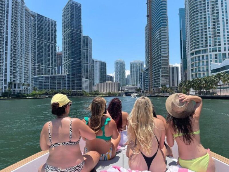 Miami: Private City Cruise of Miami Beach with French Guide - Who Should Consider This Tour?