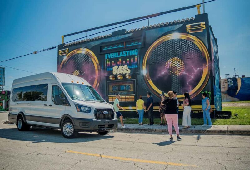 Miami: Private Iconic neighborhoods sightseeing tour - A Detailed Look at the Miami Private Neighborhood Tour