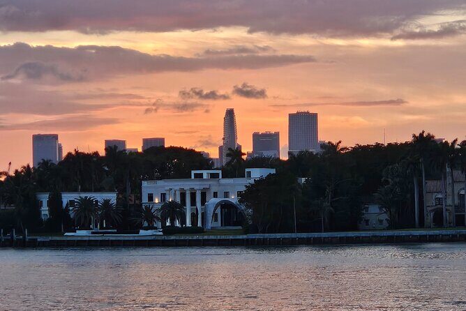 Miami Private Sunset Speedboat for up to 6 People - The Sum Up