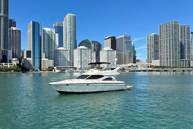 Miami Private Yacht cruise, enjoy the Biscayne bay luxury tours - Key Points