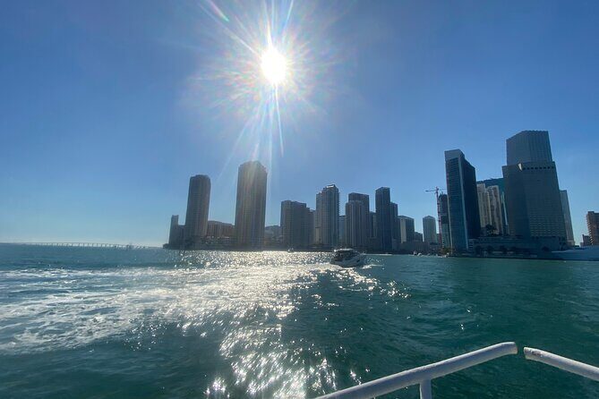 Miami: Skyline Sunset Cruise Biscayne Bay - Key Points