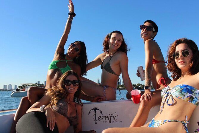 Miami: Sunset Boat Charter Cruise in a Formula Thunderbird - A Detailed Look at the Miami Sunset Boat Cruise