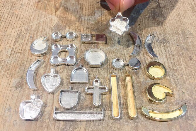 Micromosaic Jewelry Workshop in Rome, Italy - Exploring the Micromosaic Jewelry Workshop in Rome