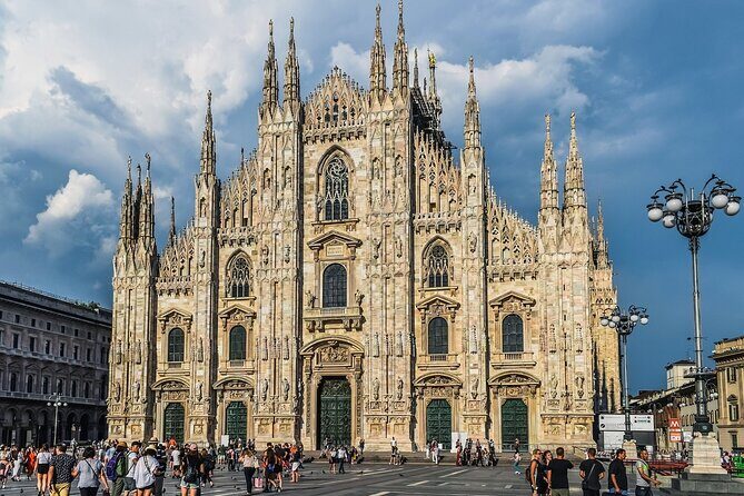 Milan: Cathedral and Terraces Guided Tour with Tickets - A Close Look at the Experience