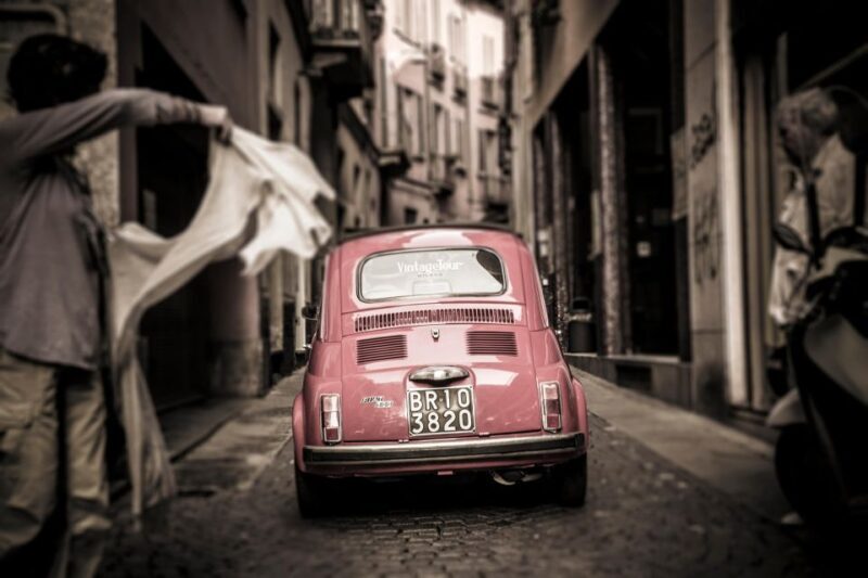Milan: Fast Tour by Vintage Red Fiat 500 (30 mins, no stop) - Milan: Fast Tour by Vintage Red Fiat 500 (30 mins, no stop)