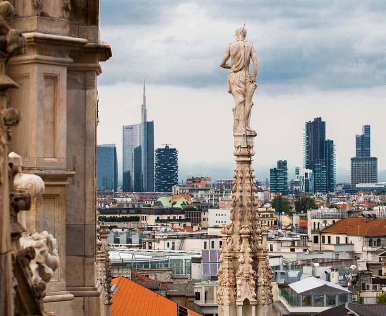 Milan: Fast Track Cathedral and Duomo Rooftop Guided Tour - Interior Highlights and Architectural Marvels