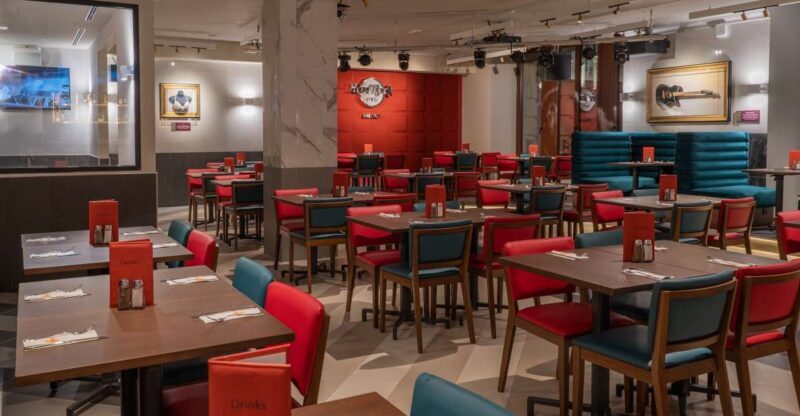Milan: Hard Rock Cafe with Set Menu for Lunch or Dinner - Key Points