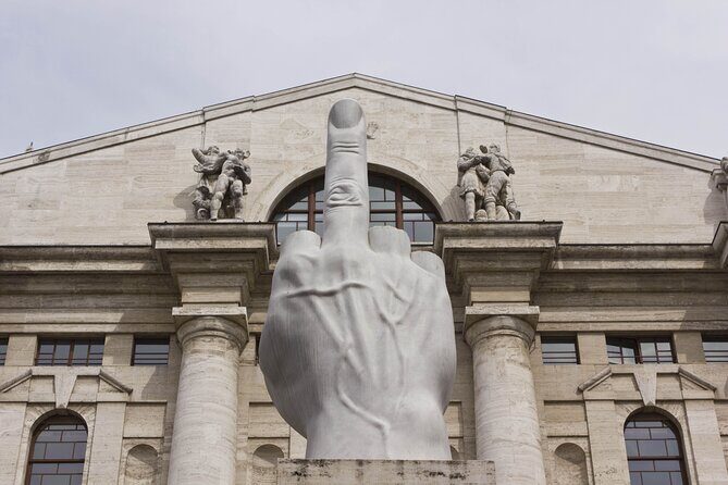 Milan: Highlights and Secret Treasures walking tour - Key Points