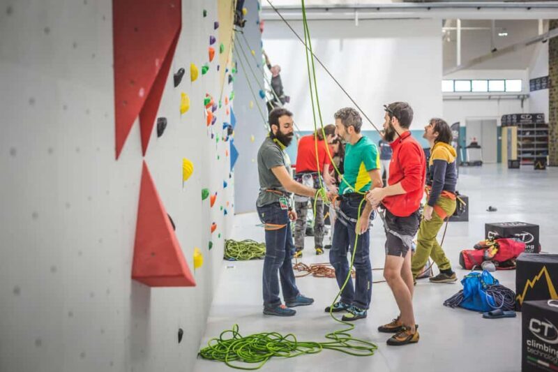 Milan: Indoor Climbing Adventure with Instructor Support - Milan: Indoor Climbing Adventure with Instructor Support