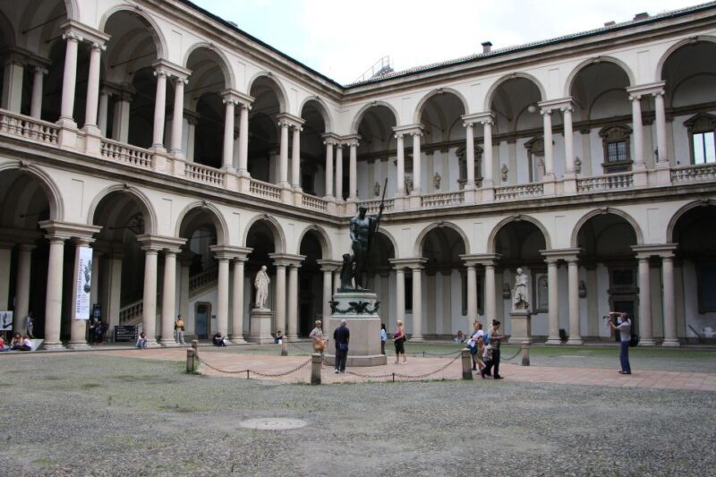 Milan: Private Sightseeing & Shopping Tour with a Local - FAQ