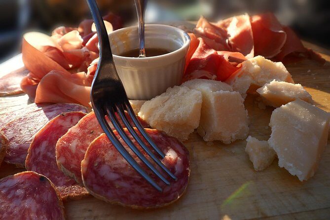 Milan: Sunset Navigli Food & Drinks Tour by Do Eat Better - A close look at this Milanese sunset food tour