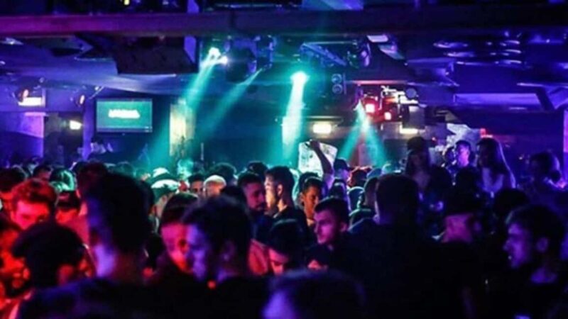 Milan: VIP Nighttime Corso Como Crawl to 2 Bars and 2 Clubs - An In-Depth Look at the Milan Corso Como Night Crawl