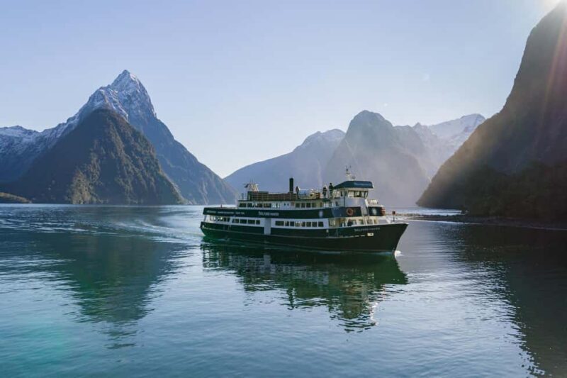 Milford Sound: 2-Hour Wildlife & Nature Cruise - In-Depth Review of the Milford Sound 2-Hour Wildlife & Nature Cruise